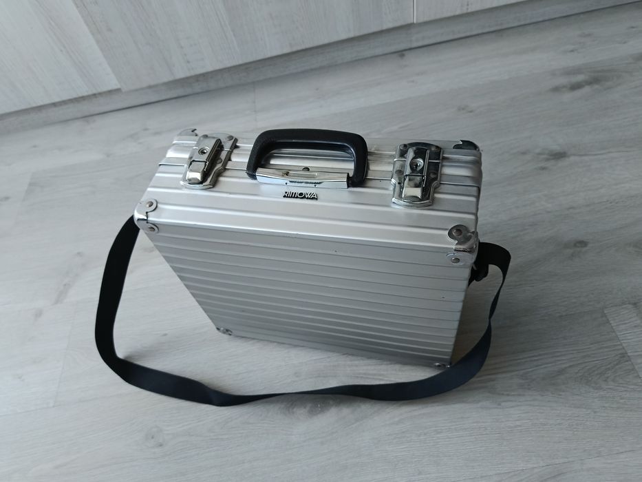 Zestaw kolekcjonerski Canon T80 + Rimowa + obiektywy + lampa + statyw