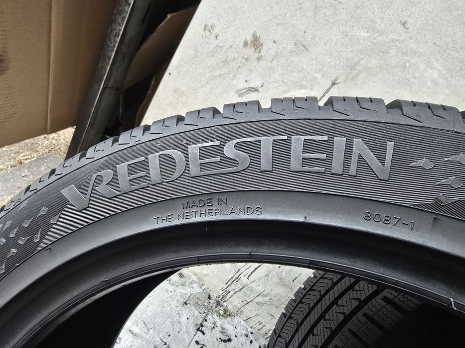 Sprzedam 2 opony 235/45 18" Vredestein wielosezonowe 85%