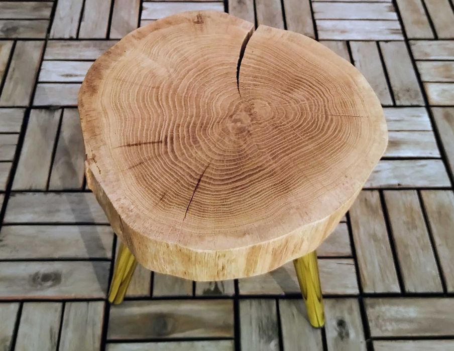 Stolik kawowy z plastra dębu