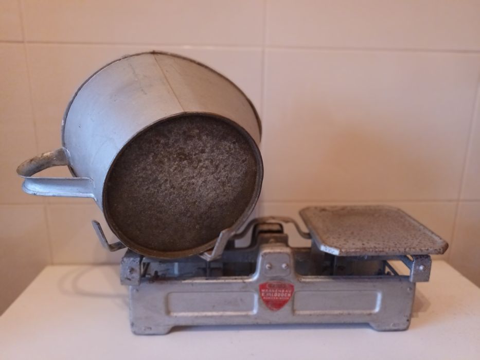 Balança antiga invulgar- pesa até 10kg