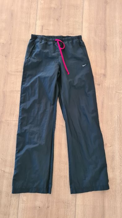 Spodnie dresowe NIKE, Ortalionowe Ortaliony Szelesty. Rozmiar S Czarne