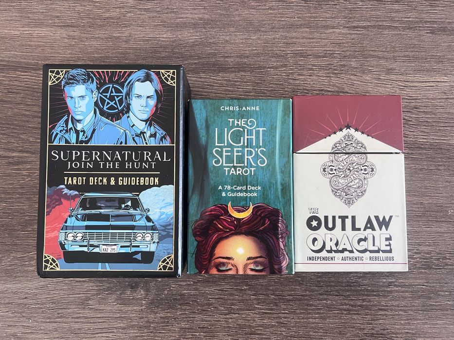 Розпродаж колод таро