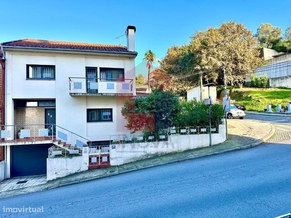 Moradia Gaveto V4, Dume