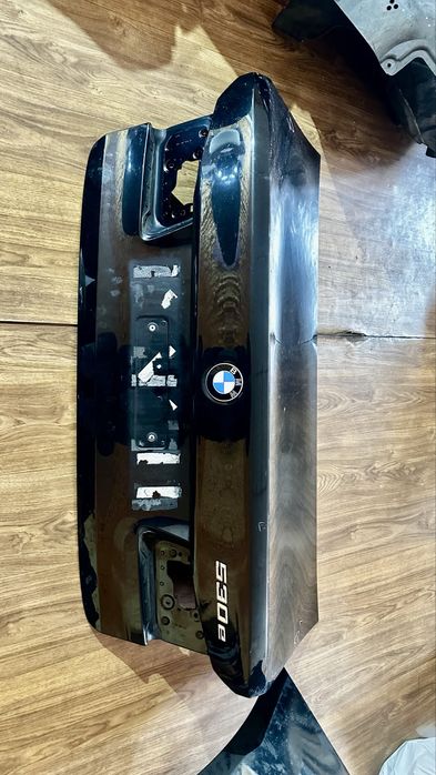 Кришка багажника BMW 5 G30 в кольорі 475 не фарбована.