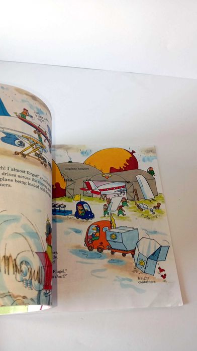 A Day at The Airport - Richard Scarry's - livro em Inglês
