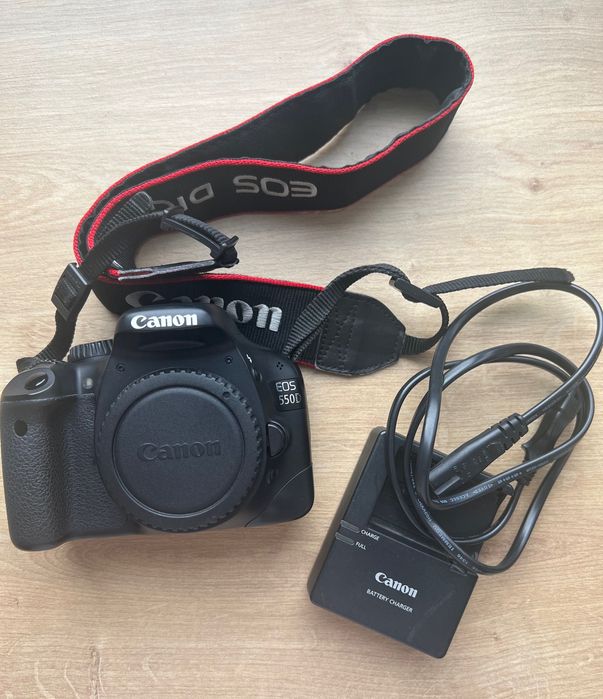 Камера Canon 550D body