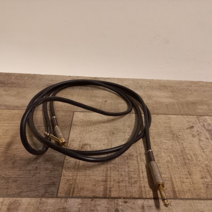 Kabel gitarowy jack-jack kątowy 3m
