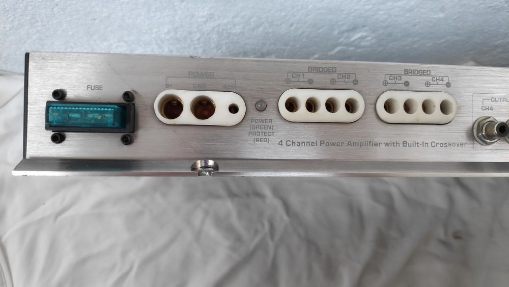 Продам автомобильный четырёх кональный  усилитель звука Soundstream TR