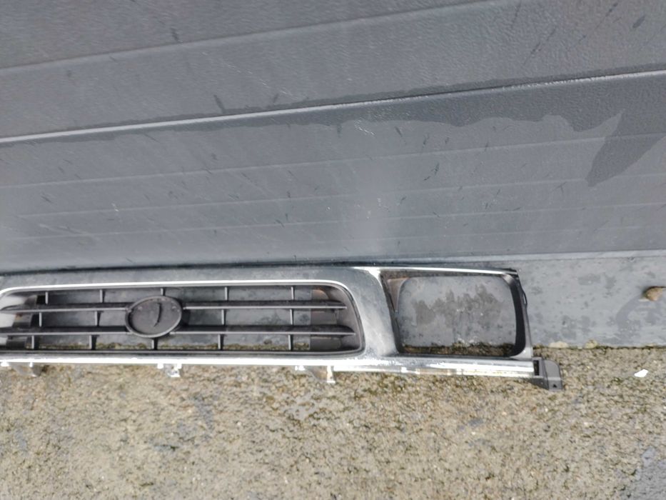 Grelha Toyota Hilux 97