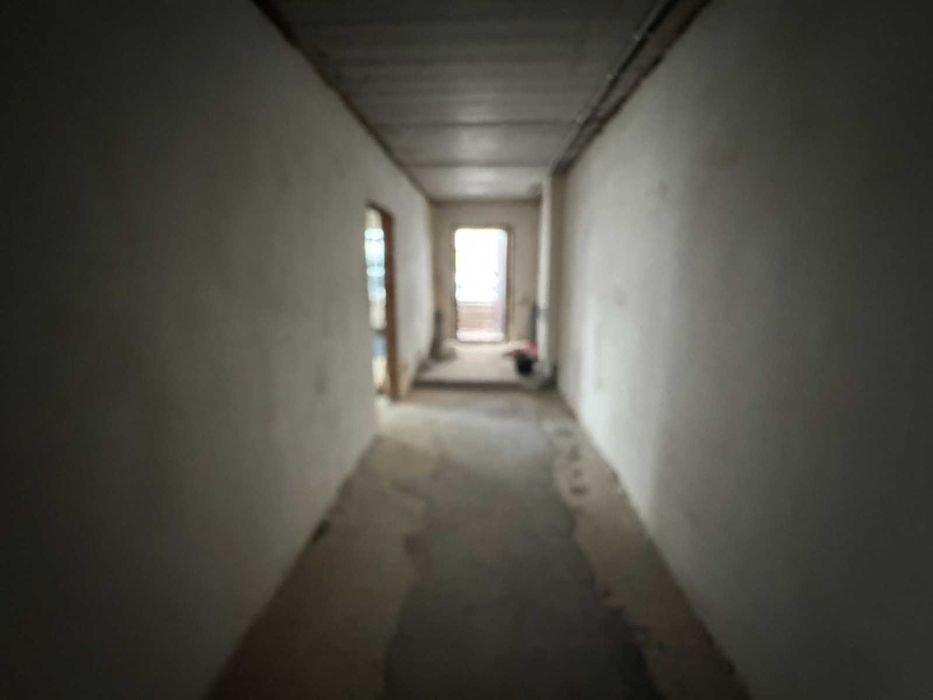 Продається приміщення на 1 поверсі на Слов'янці