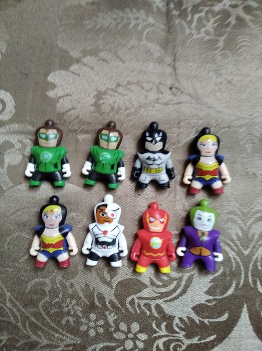 Киндеры, игрушки Justice League Лига справедливости