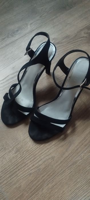 Sandały na szpilce 38