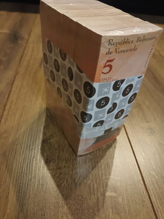 Venezuela Bolivares nominał 5 Pancernik  zgrzewka 1000szt Stan bankowy