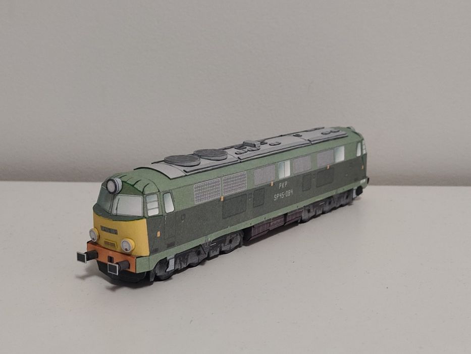 Sp45 - 084 z zółtym przodem  lokomotywa towarowa Model kartonowy zabaw