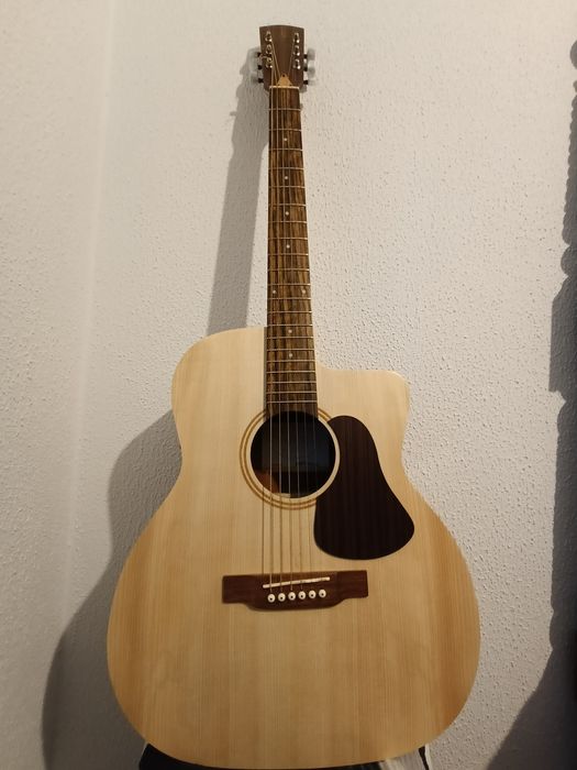 Guitarra eletro acústica