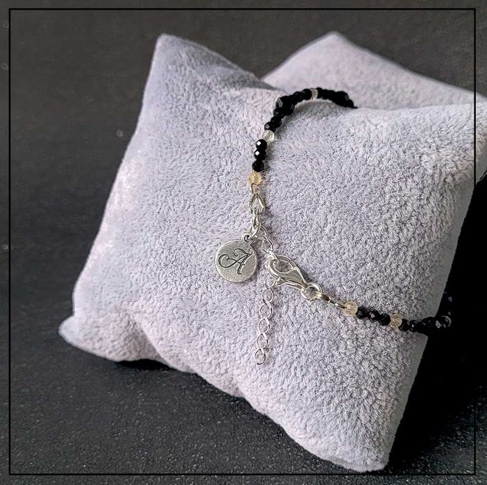 Bransoletka SPOKÓJ z turmalinu i cytrynu z literką – Srebro 925