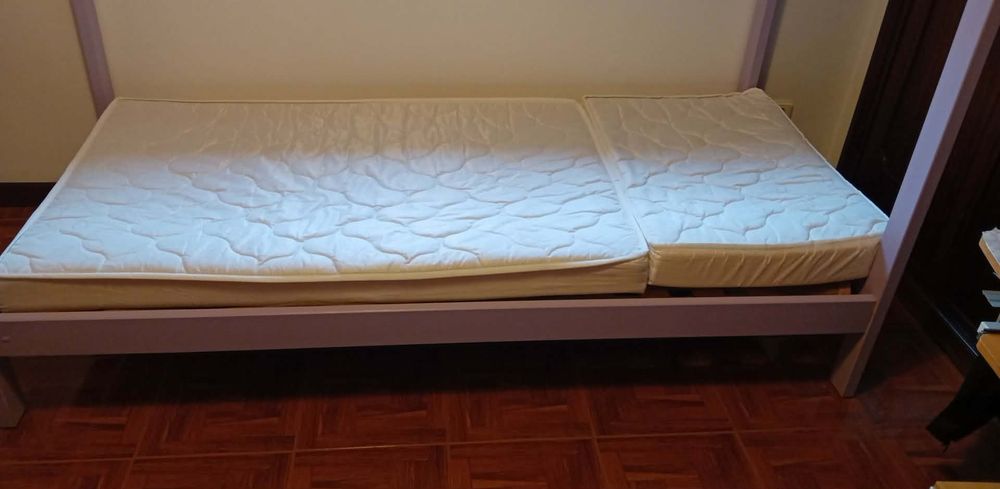 Cama de criança com estrado