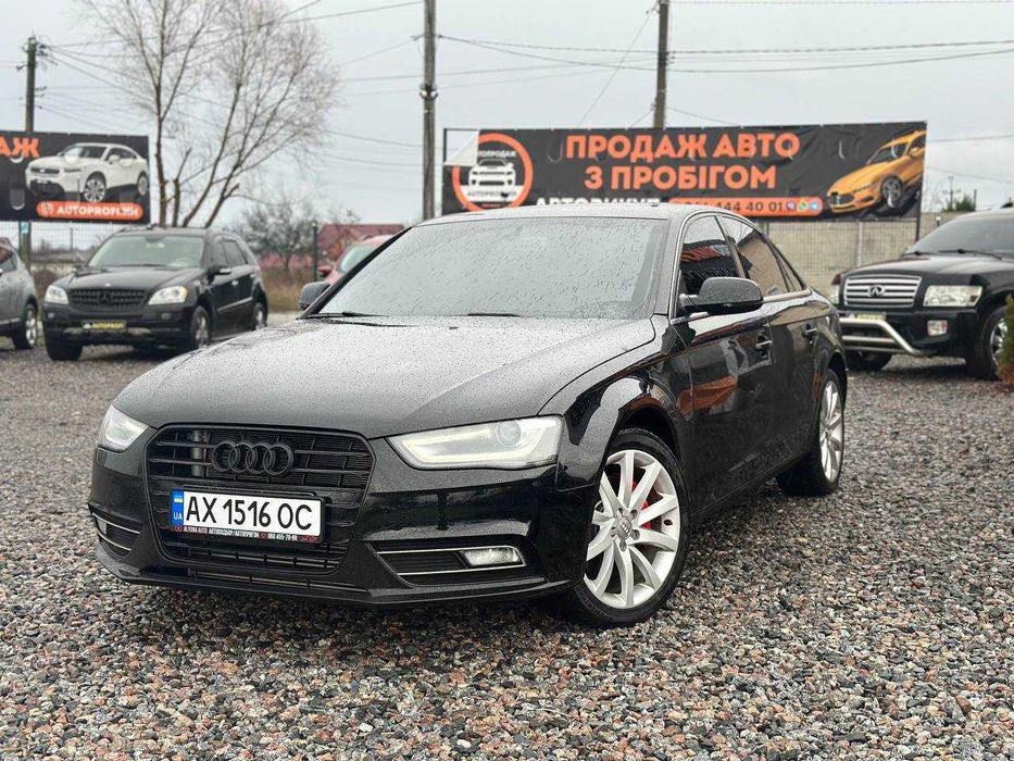 Характеристики:
 Марка / модель: Audi A4
 Рік випуску: 2012
 Двигун: 2.0 Turbo (бензин)
 Коробка: автомат
 Пробіг: 235 тис. км
 Версія: рестайлінг

 Переваги:
 Шкіряний салон
 Потужний і водночас економічний турбо-мотор
 Сучасний дизайн після рестайлингу
 Комфортна та надійна підвіска
 Німецька якість у кожній деталі
 Ідеальний варіант як для міста, так і для траси

 Адреса: Пісочин, вул. Валківська 1 | Харків
 Тел. автомайданчика: (09**********00
 Тел. автовикупу: (06**********01