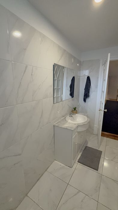 QUARTO mobiliado p casal ou familiares em frente El Corte Ingles