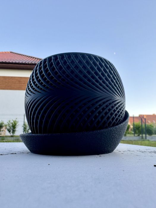 Doniczka 3D druk czarna z podstawka
