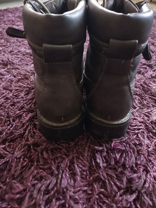 Szare ocieplane trapery 38