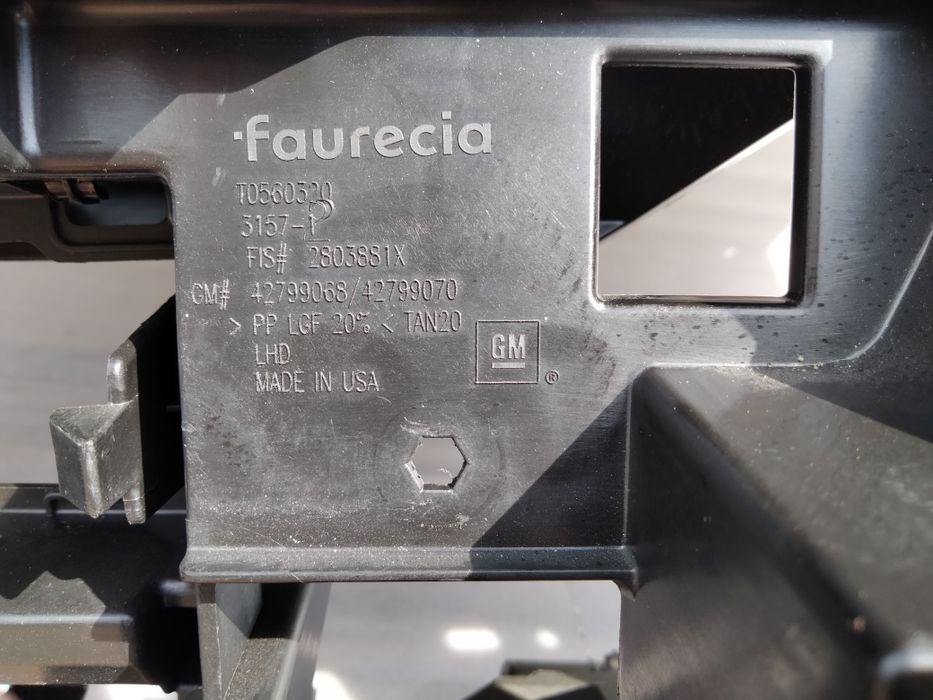 Торпедо Консоль передня Chevrolet Bolt EUV