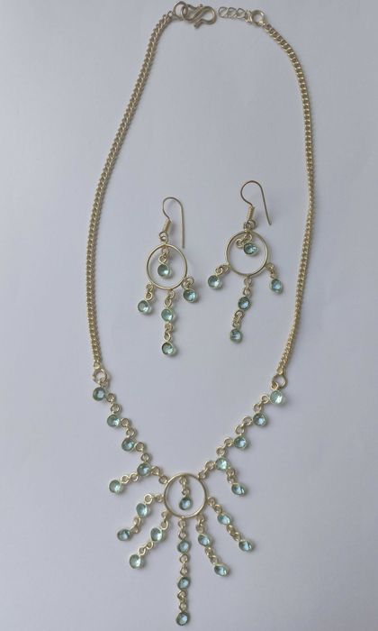 Conjunto prateado em quartzo