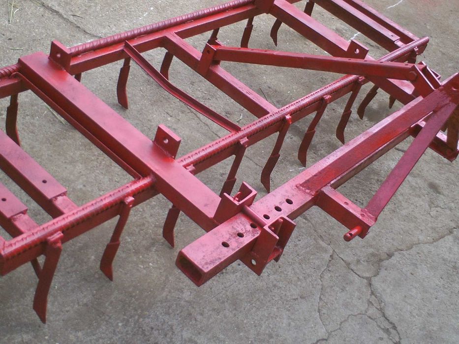 duas alfaias agricolas grade e arrancador batatas duplo mesmo engate