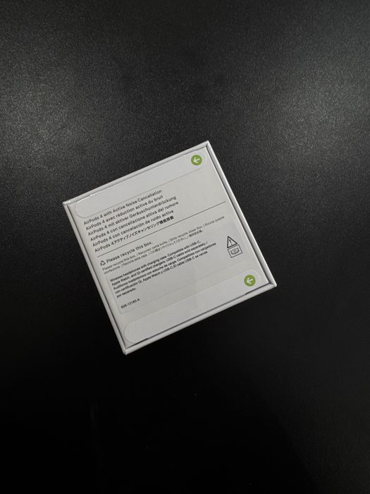 Навушники Apple AirPods 4