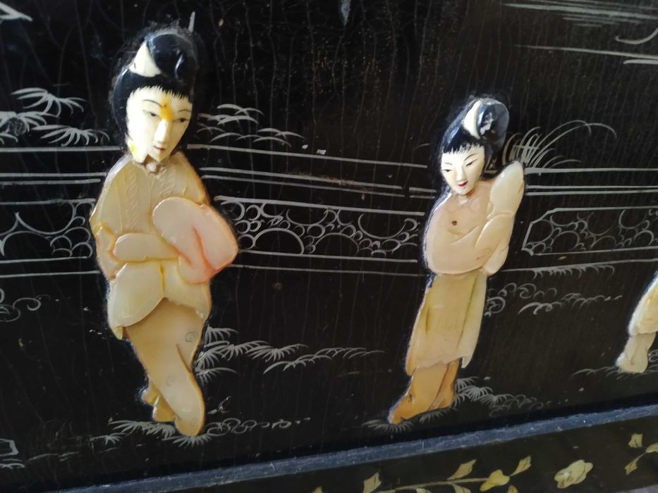 Mala de Cânfora em Madre Pérola com motivos chineses