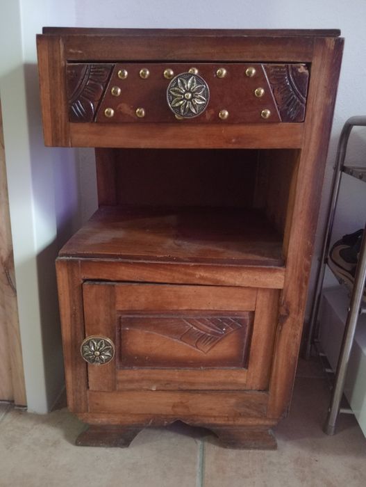 Vendo mesa de cabeceira