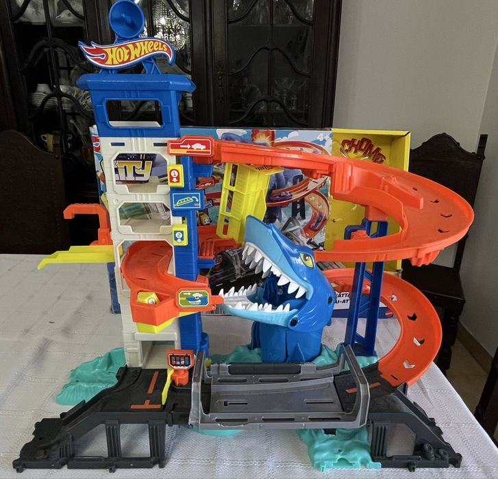 Hot Wheels City Attacking Shark Escape
