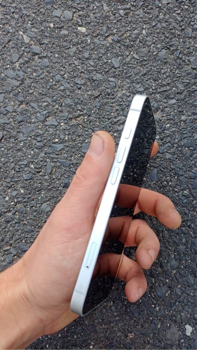 Sprzedam iphone 16e