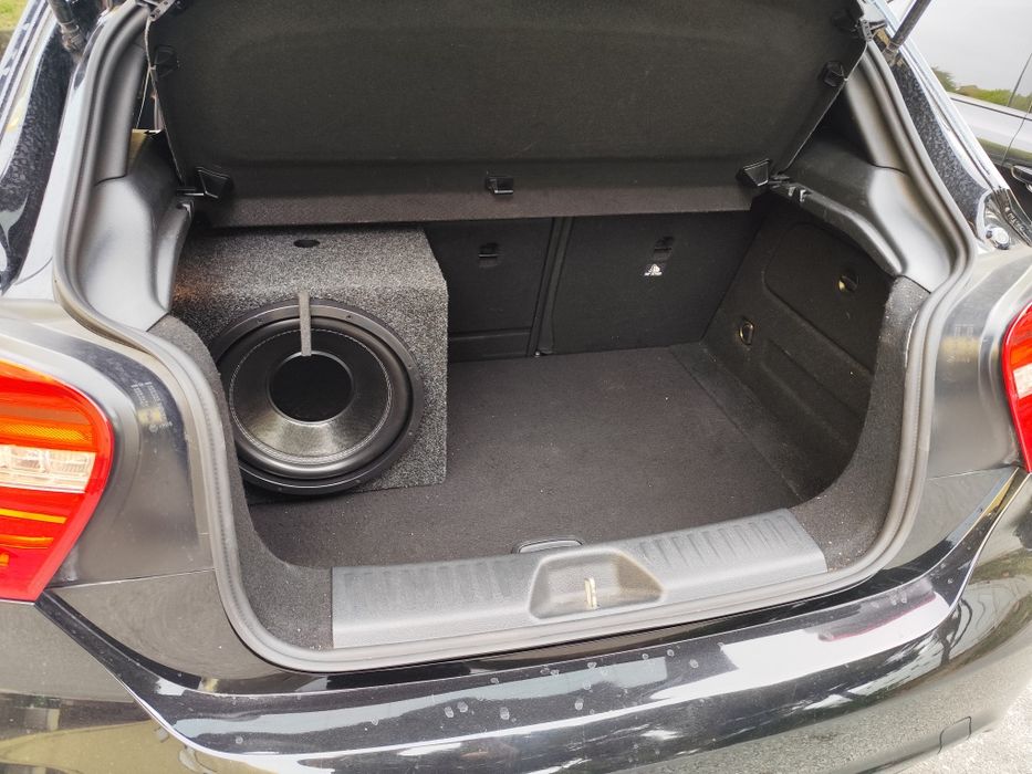 Esse preço já montado no seu carro , caixa  nova. , sub 1600W com amplificador e cabos  , já sai sem preocupação , tudo novo