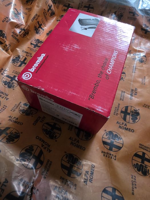 Pastilhas de Travão Brembo – Ref. P 23 077 (NOVAS / EIXO DIANTEIRO)