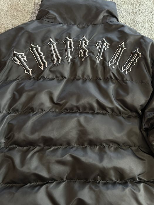 Пуховик Trapstar OG Puffer Jacket з помітною білою вишивкою лого — zdjęcie 4