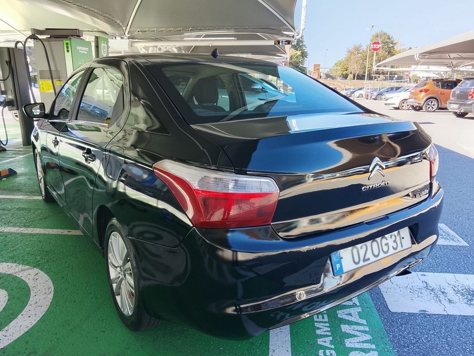 Citroën C-Elysée 1.6 HDi 92cv – 2014 impecável de tudo