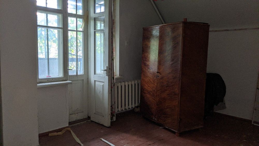 Продам будинок коло річки,в центрі міста