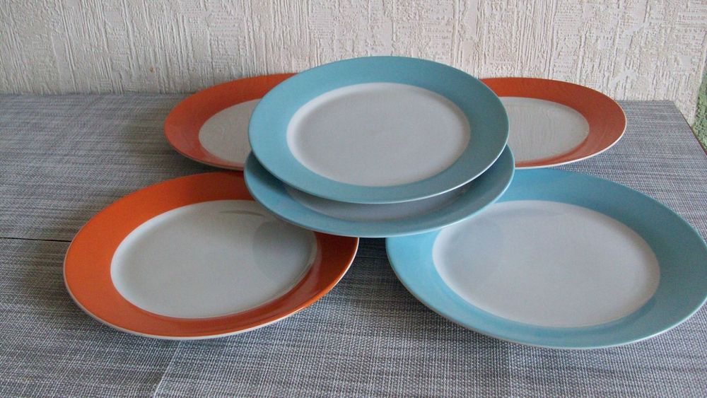 Набор тарелок. Продам.