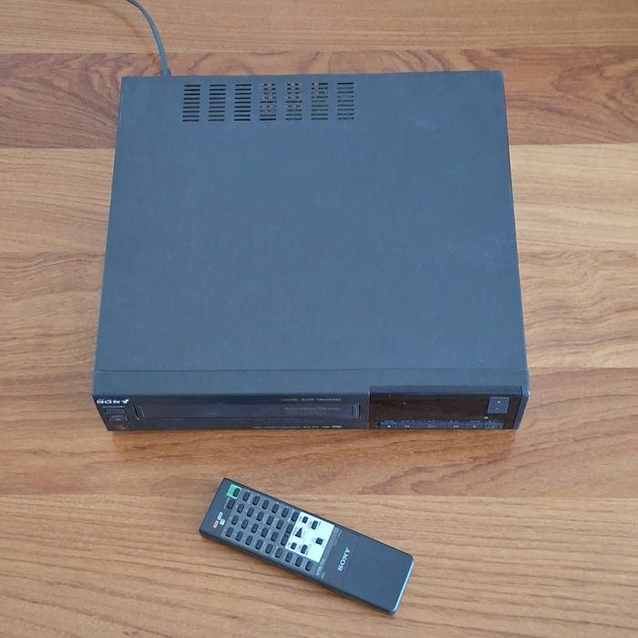 Leitor/gravador de vídeo VHS Sony SLV-213, com avaria