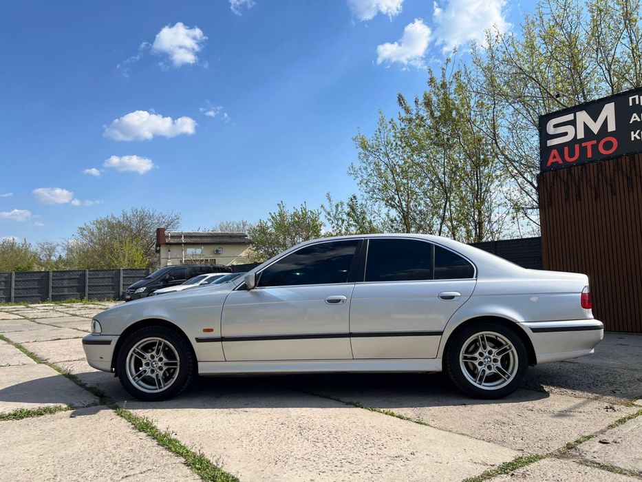 Продам BMW  523I