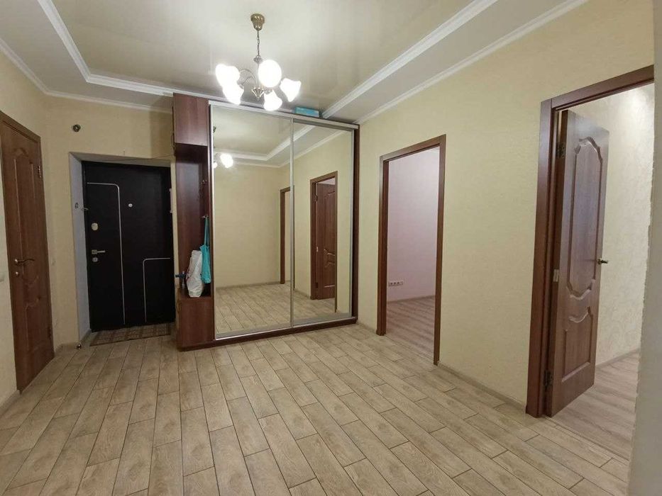 Простора 2-х кімн. у гарному стані з газовим котлом. Центральний парк!