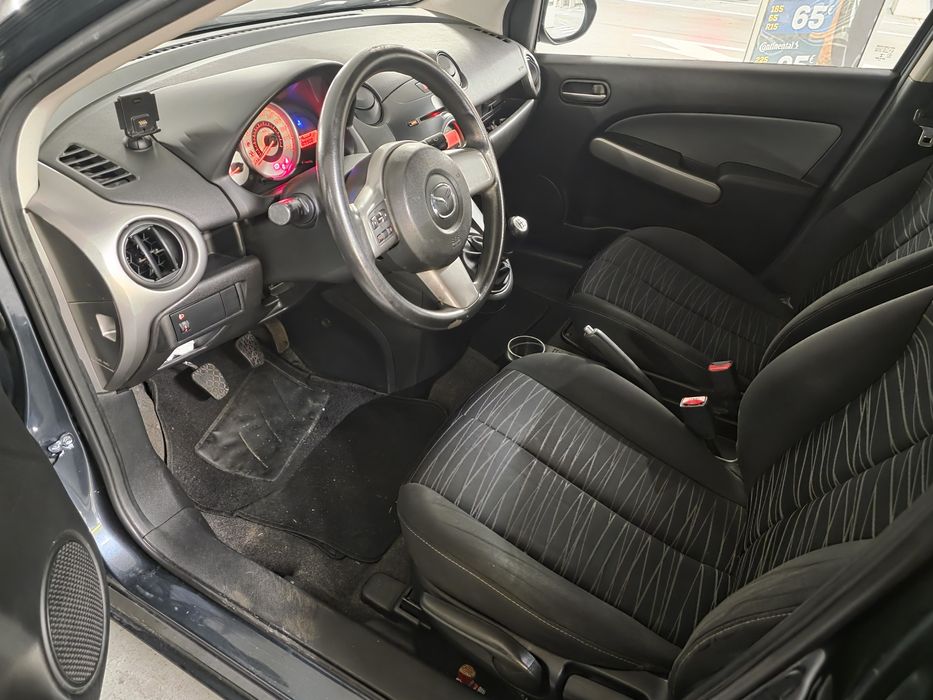 Vendo mazda 2 com 109900 kms
