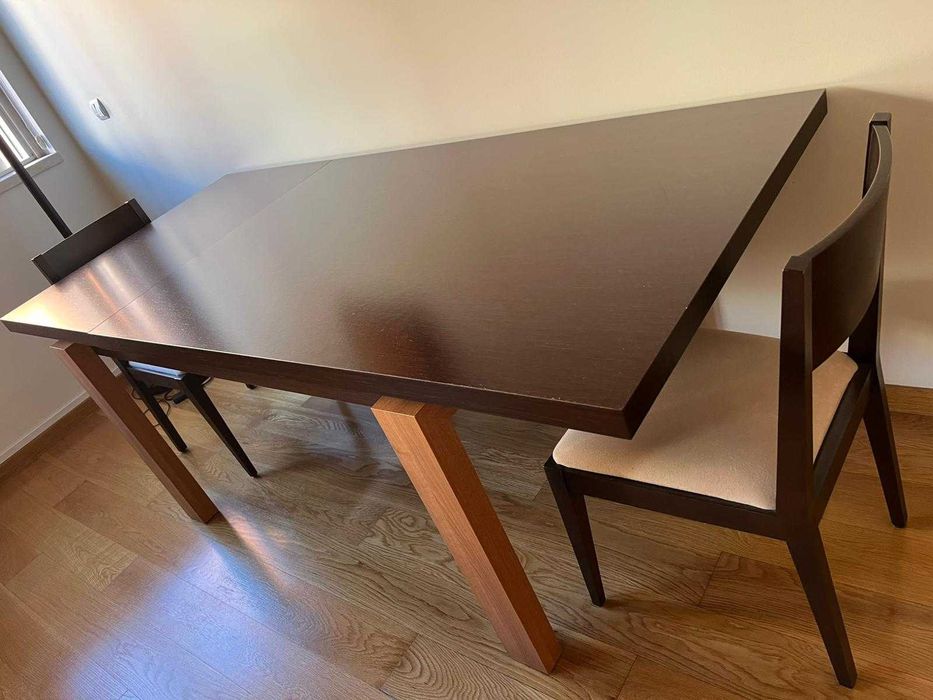 Mesa de jantar extensível 140-200cm + 6 cadeiras – madeira wengué/carvalho – Parque das Nações