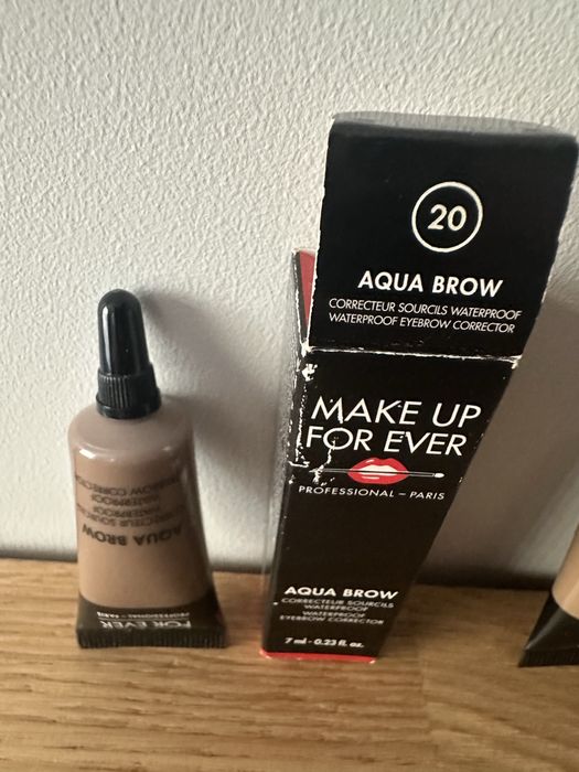 Korektor do brwi MAKE UP FOR EVER