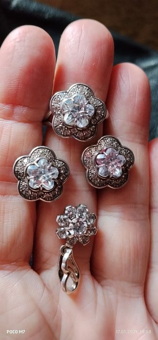 Кольцо и серьги  и подвеска925 пробы с церкониями заводское