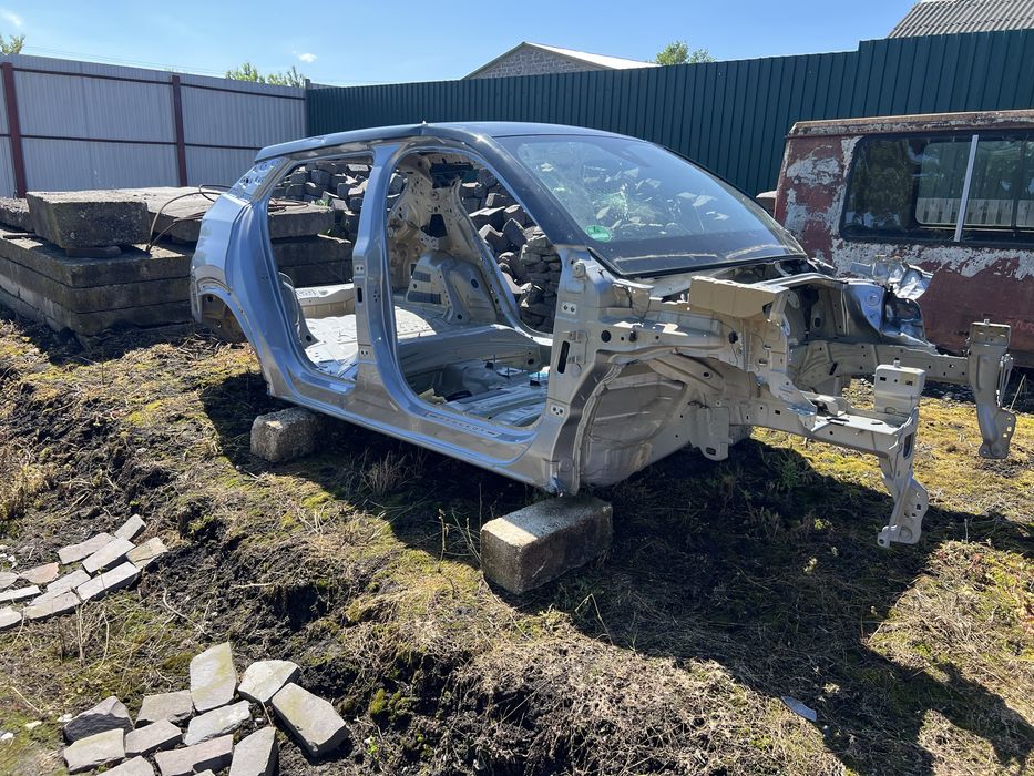 Кузовні частини peugeot 2008 електро