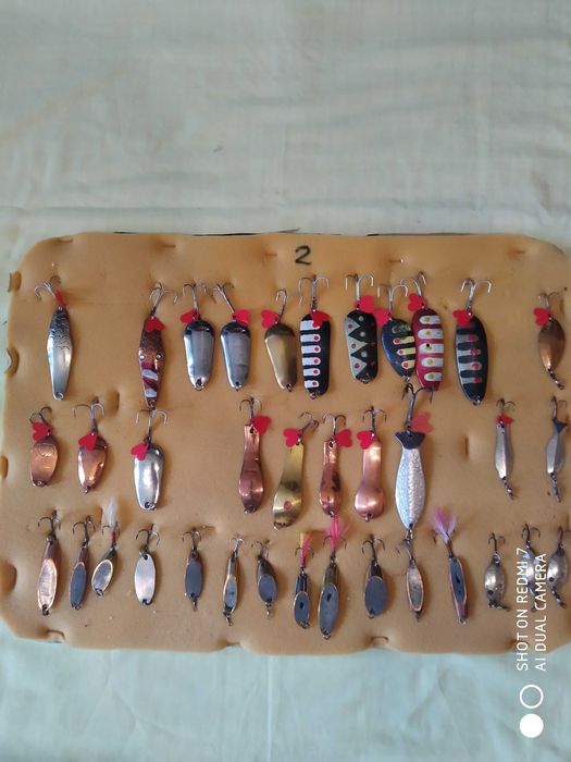 Коллекция деревянных рыбок, воблеров, блесен, мухоблесн.