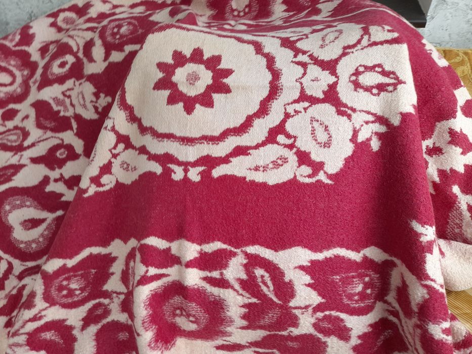 Одеяла б.у шерстяное и ватные а також покривала.