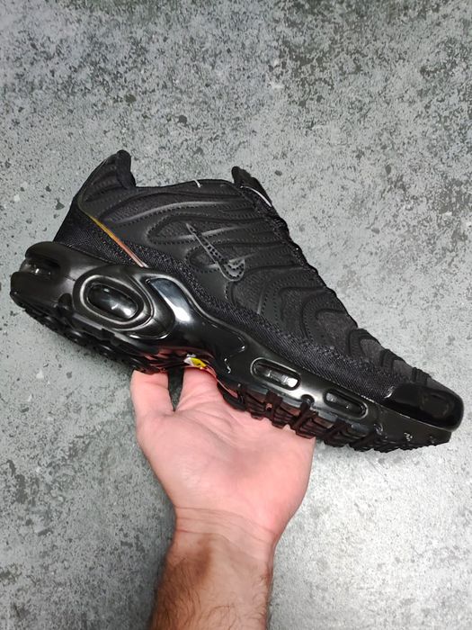 Кросівки чоловічі Nike Air Max Tn Plus чорні Розпродаж